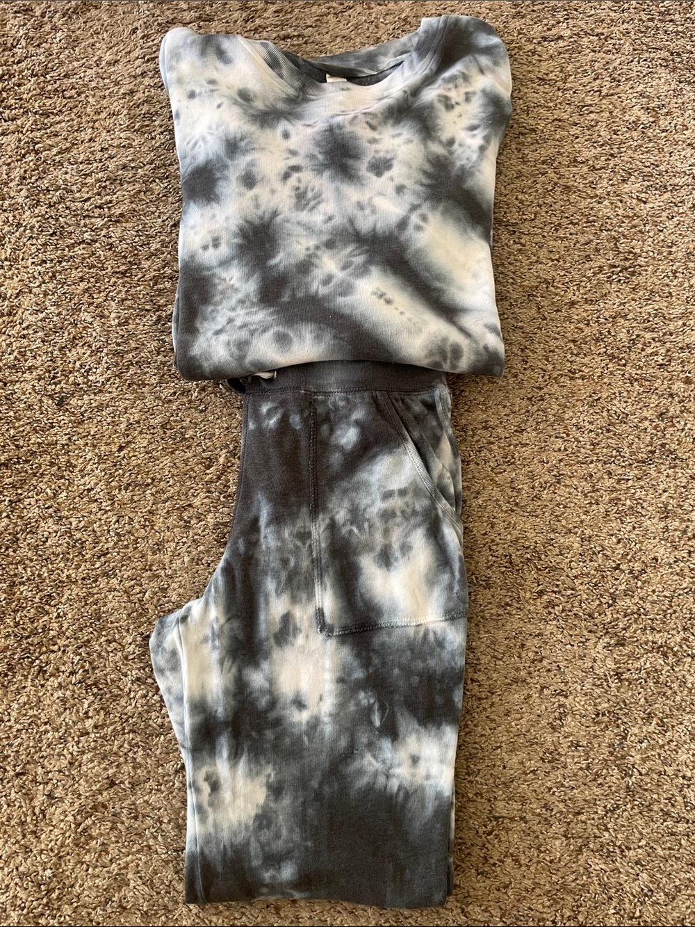 Tie-Dye Sweatshirt & Joggers Medium
